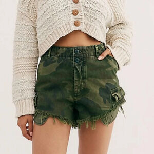 NWOT Free People Commander Cutoff Printed Shorts - Army - SIZE 2